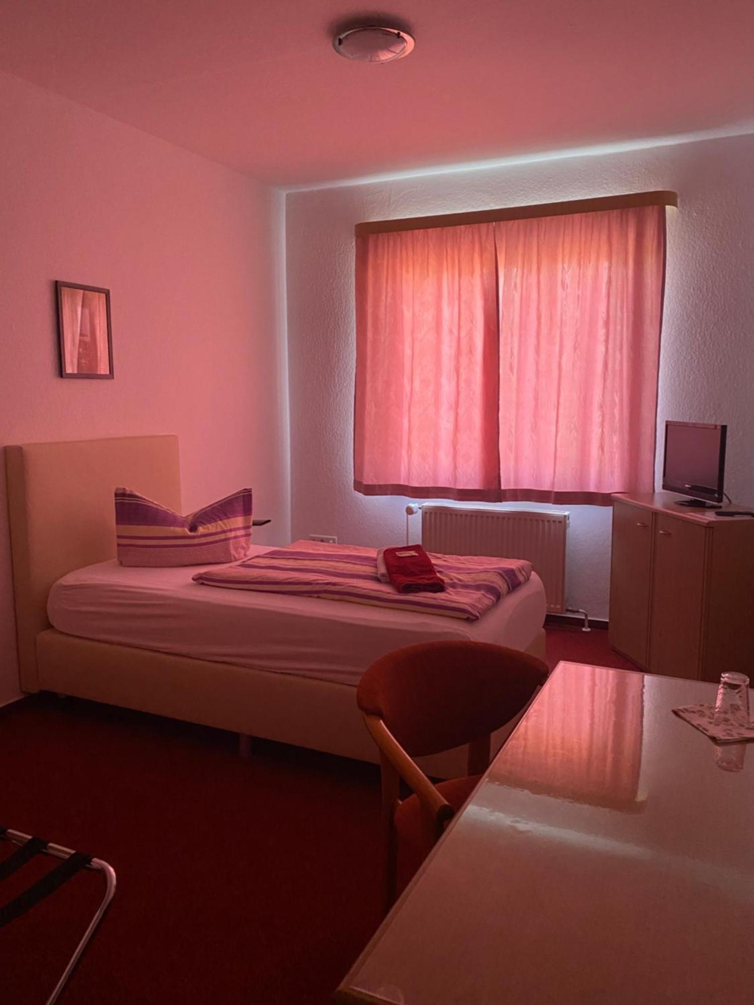 Zur Linde Hotel Ostrau  Exterior photo