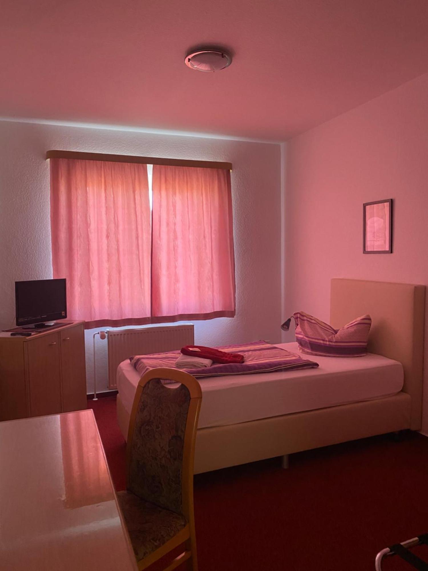 Zur Linde Hotel Ostrau  Exterior photo